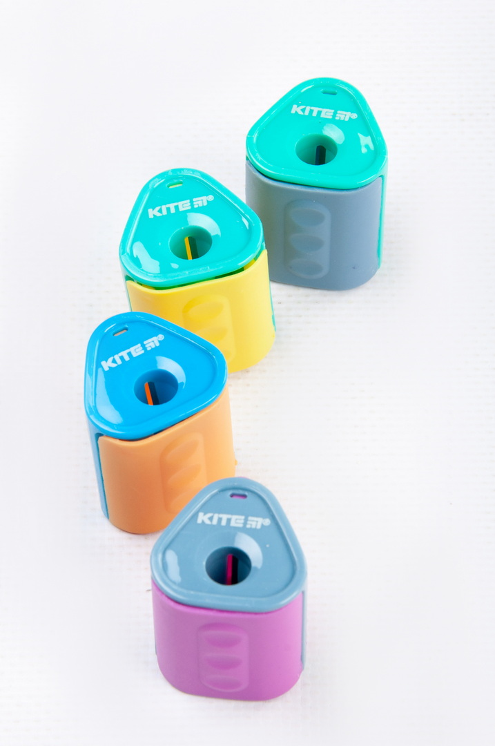 Чинка, одинарна, пластикова, з контейнером, "Twist", KITE